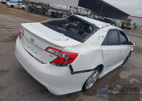 2013 Toyota Camry Se z USA, uszkodzony, nr VIN 4T1BF1FK6DU656610
